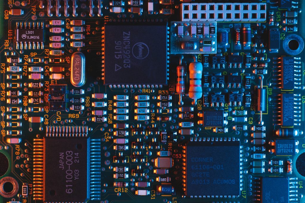 Use of terbium in electronic devices